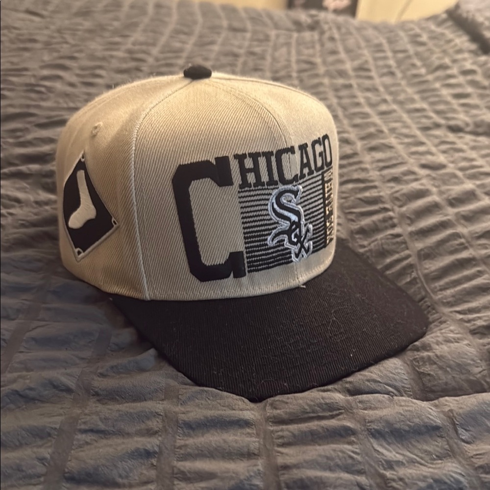 Mitchell & Ness Cream and Black Chicago White Sox Hat